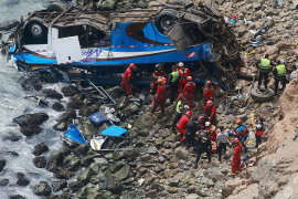 Autobus pao s litice, najmanje 25 poginulih