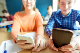 Zakonom protjerati mobilne iz škola