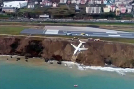 Putnički avion u Turskoj prilikom slijetanja na aerodromsku pistu ...