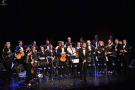Uz zvuke tambure i operska muzika