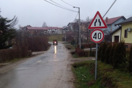 U naselju Motike dobili znakove, ali čekaju trotoare