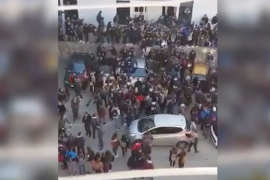 Tuča učenica pred Policijskom upravom šokirala Split, desetine ...