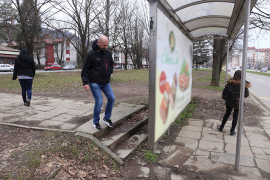 Muke mještana Starčevice: Prelaze preko blata da dođu na stanicu