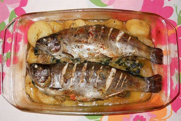 Punjena pastrmka na krompiru