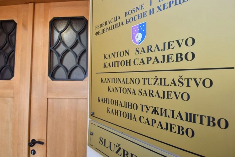 Žena koja je ostavila bebu u kontejneru puštena na slobodu