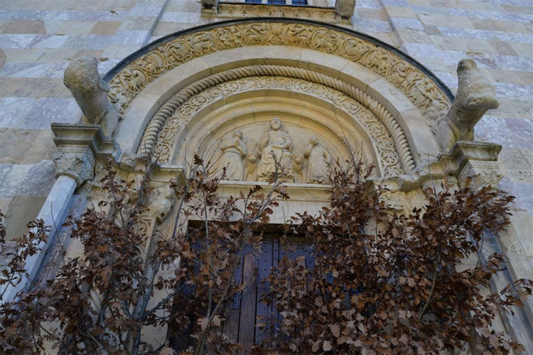 Kosovski Albanci blokirali ulaz u manastir u Ðakovici