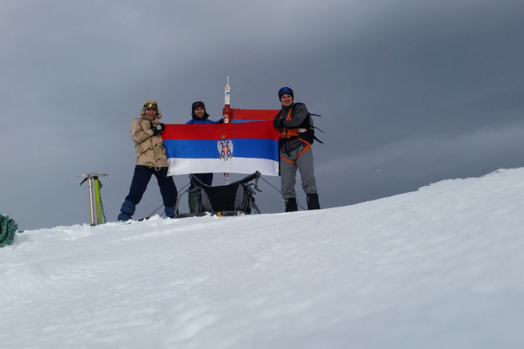 S najvišeg vrha Maglića čestitali rođendan RS