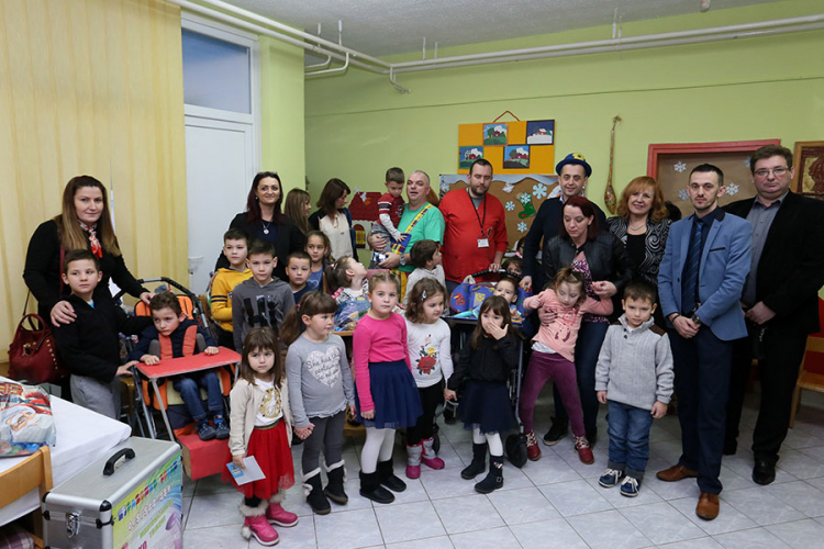 Pokloni za mališane u vrtiću "Marija Mažar"