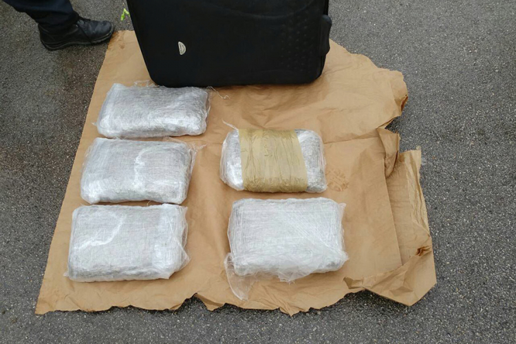 Braća krila 9,5 kg droge