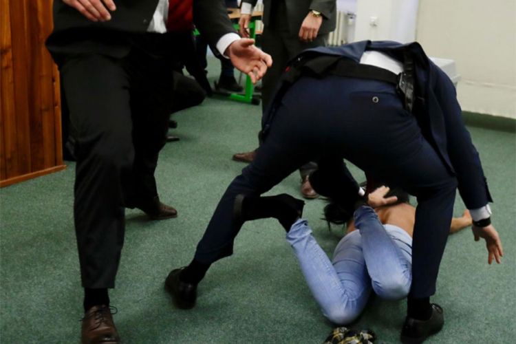 Žena vikala na Zemana da je Putinova prostitutka