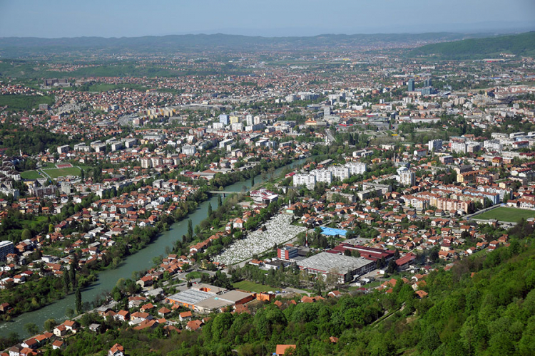 Zgrade neobičnih imena obilježja naselja: "Šampite" i "Titanik" krase grad