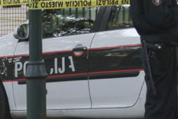 Policajca napao sjekirom, on ga upucao