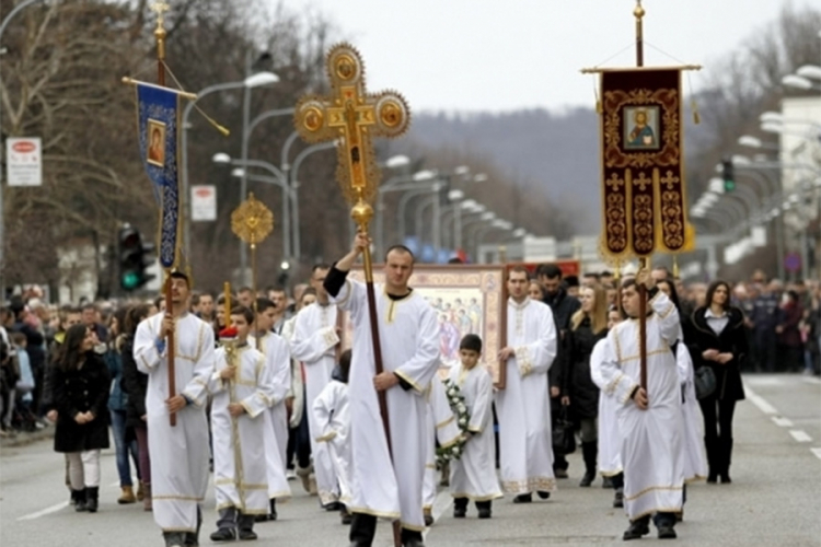 Danas svečana litija i plivanje za časni krst