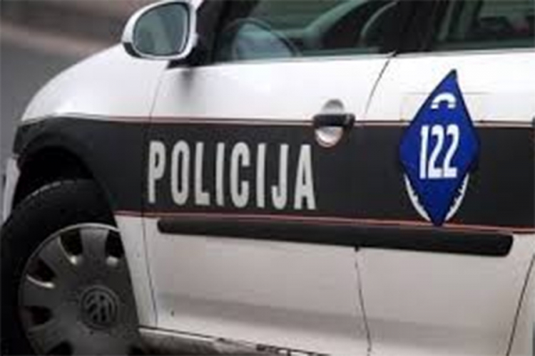 U slijetanju automobila teže povrijeđena žena