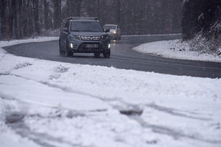 Nove snježne padavine usporile saobraćaj