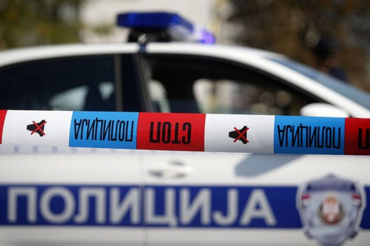 Muškarac se bacio pod voz u Batajnici