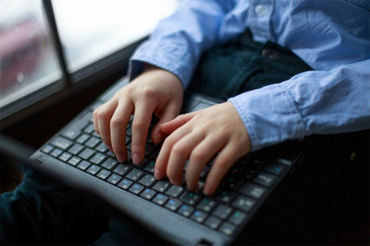 Virtuelni svijet kao breme modernog doba: Digitalni odgoj veliki izazov za roditelje