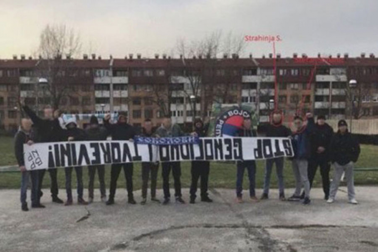 Radikalna organizacija objavila identitet mladića koji su skinuli uvredljivi transparent