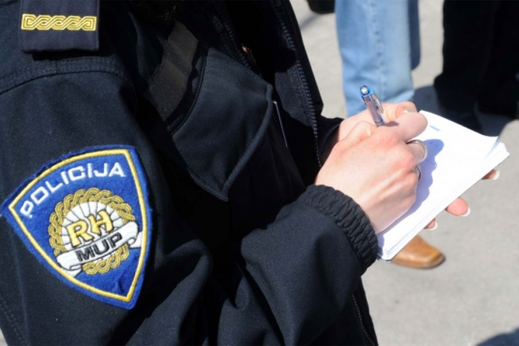 Uvrijedio policiju na Facebooku pa kažnjen sa 100 evra