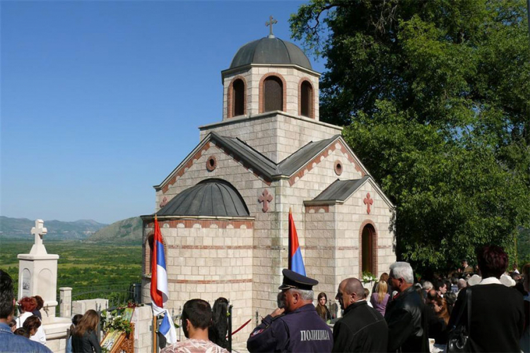 U selu Svetog Vasilija pokradene zastave RS