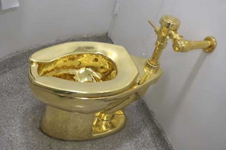 Tramp tražio od muzeja da mu posude Van Goga, oni ponudili zlatnu WC šolju