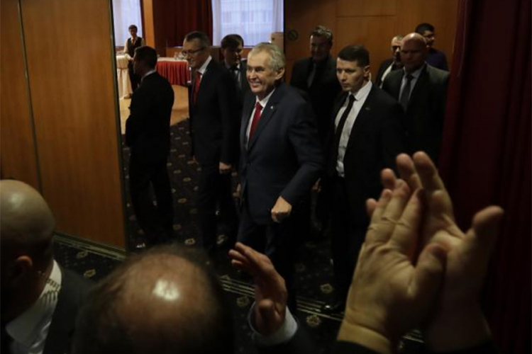 Haos u Pragu nakon pobjede Zemana, napadnuti novinari