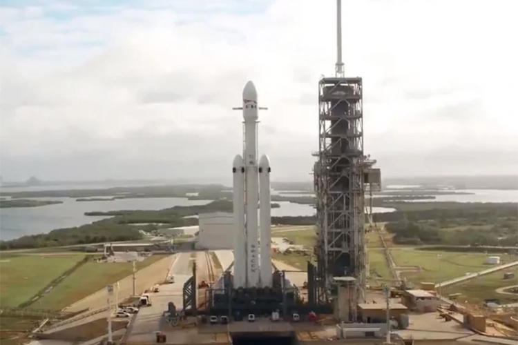 SpaceX 6. februara planira lansirati moćnu raketu Falcon Heavy