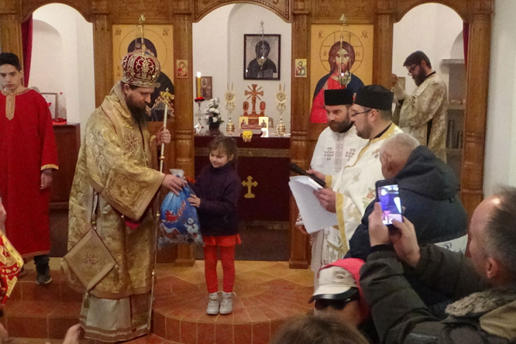 Paketićima obradovali djecu srpskih povratnika