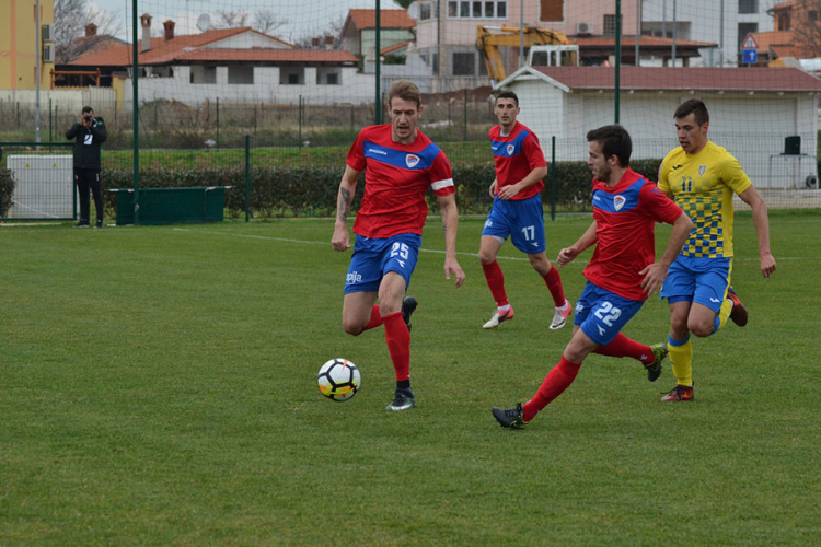 Stroga kontrola kilograma fudbalera Borca