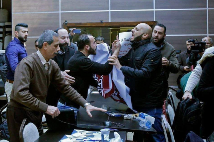Palestinski demonstranti napali zvaničnike SAD u Vitlejemu