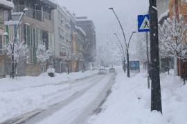 U Bihaću više od 60 centimetara snijega, kolaps u saobraćaju