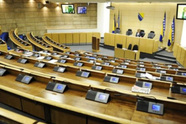 Poslanici i delegati pored odvojenog života primaju i naknade za ...