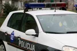 Troje povrijeđeno u sudaru dva teretna i jednog putničkog vozila