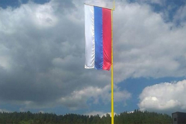 Na Ravnoj Romaniji srušena zastava RS