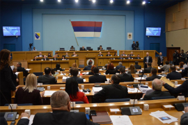 Svađa poslanika u NS RS: Sasvim normalne stvari u žaru parlamentarne ...