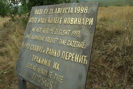 Ponovo srušena spomen ploča otetim srpskim novinarima na KiM