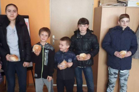 Svi siromašni učenici u Sanskom Mostu dobili užinu