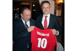 Crnadak uručio dres "Borca"ministru Sijartu