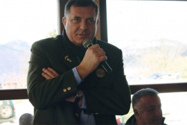 Dodik pjevao lovcima u Šipovu
