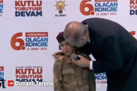 Erdoan curici: Ako umreš u borbi, stavićemo zastavu na tebe, daj bože