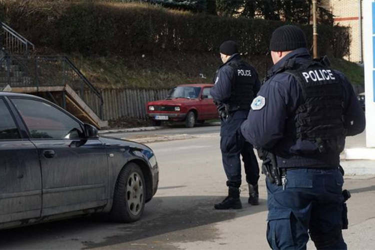 Kamenovana srpska kuća u kosovskoj Mitrovici