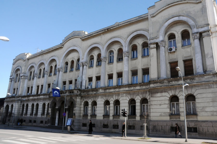 Rekonstrukcija krova Banskog dvora na ljeto