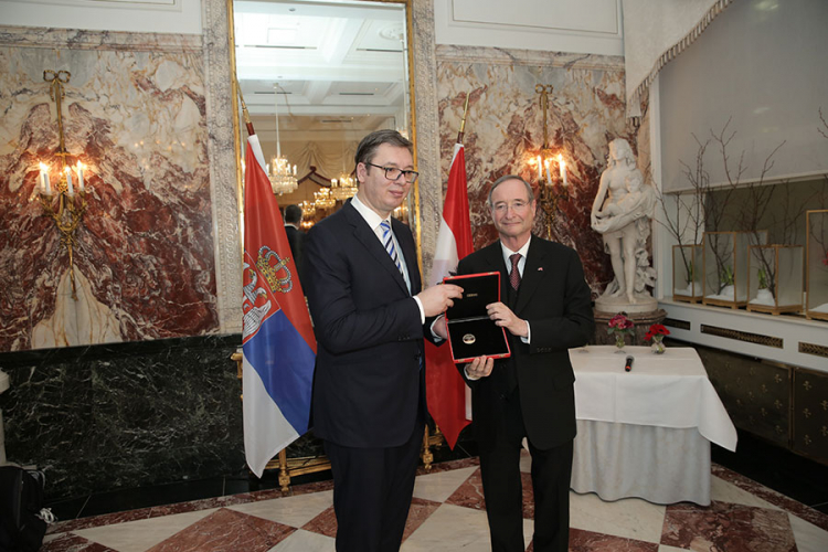 Vučiću uručeno najviše priznanje austrijske privrede