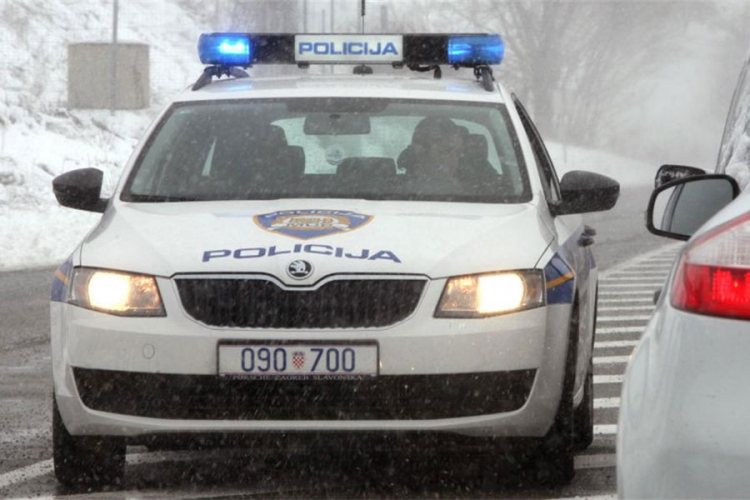 Autobus sletio s puta kod Karlovca, šestoro povrijeđenih