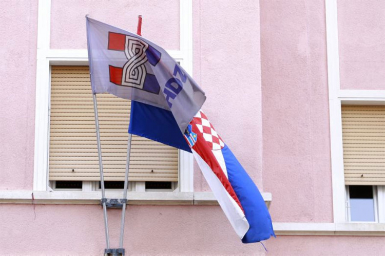 Vozilo udarilo u zgradu centrale HDZ-a u Zagrebu