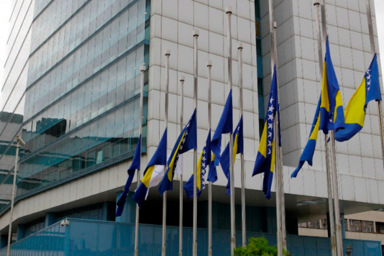 U institucijama BiH prošle godine zaposlena 82 nova službenika