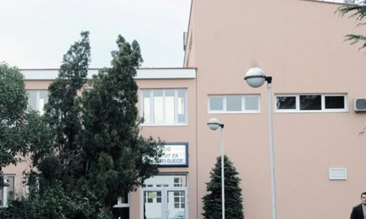 Pretučen dječak star 15 mjeseci, ljekari mu se bore za život