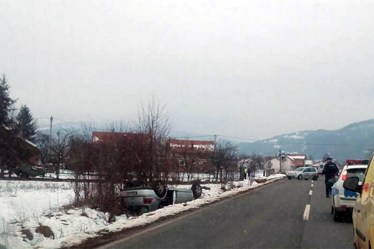 U sudaru tri automobila povrijeđeno jedno lice