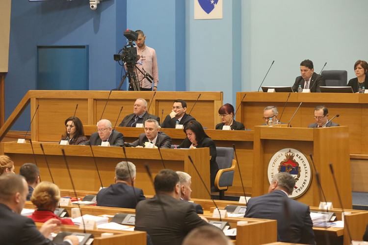 Vlast i opozicija sukobile se zbog povrede Poslovnika Narodne skupštine RS