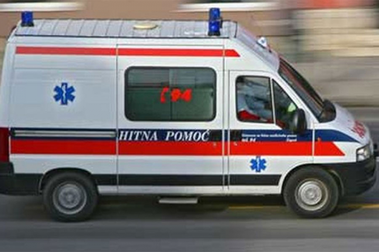 U prevrtanju automobila teže povrijeđena žena